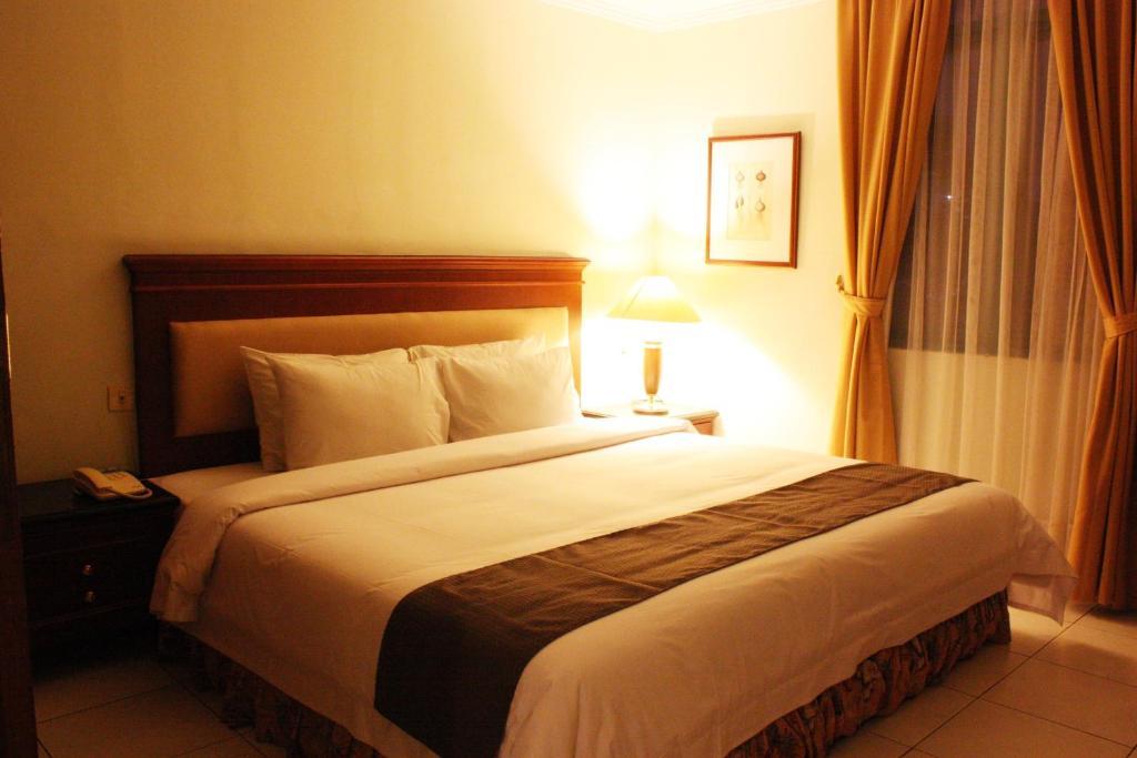 Travellers Suites Serviced Apartments Медан Номер фото