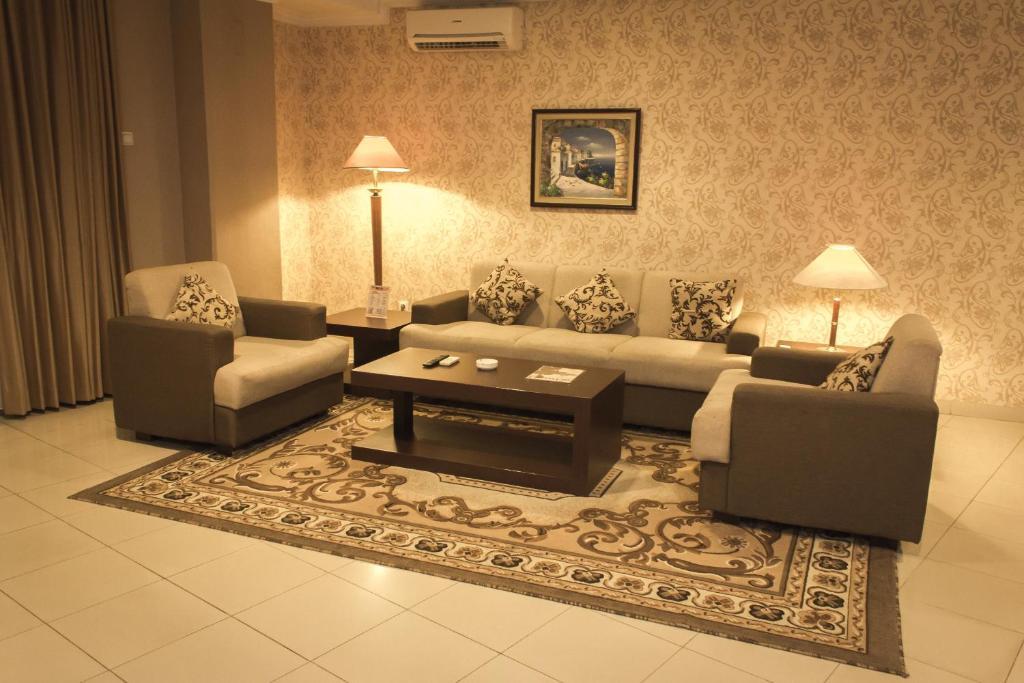 Travellers Suites Serviced Apartments Медан Экстерьер фото