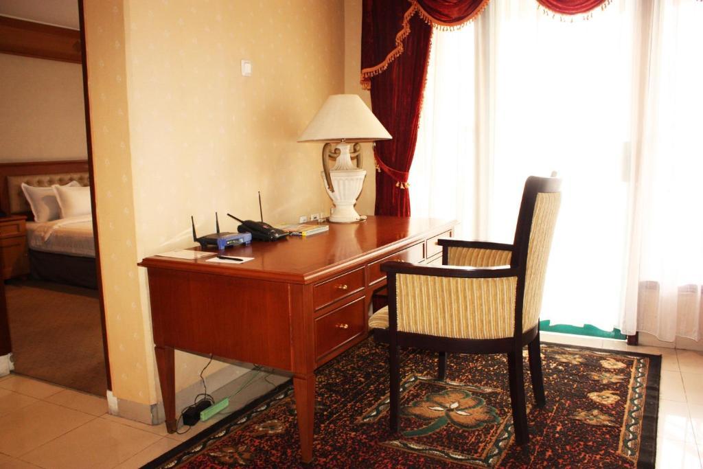 Travellers Suites Serviced Apartments Медан Номер фото