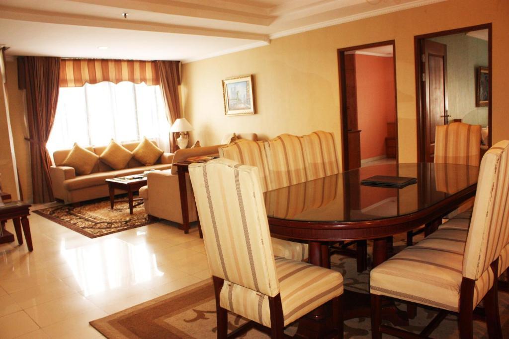 Travellers Suites Serviced Apartments Медан Экстерьер фото