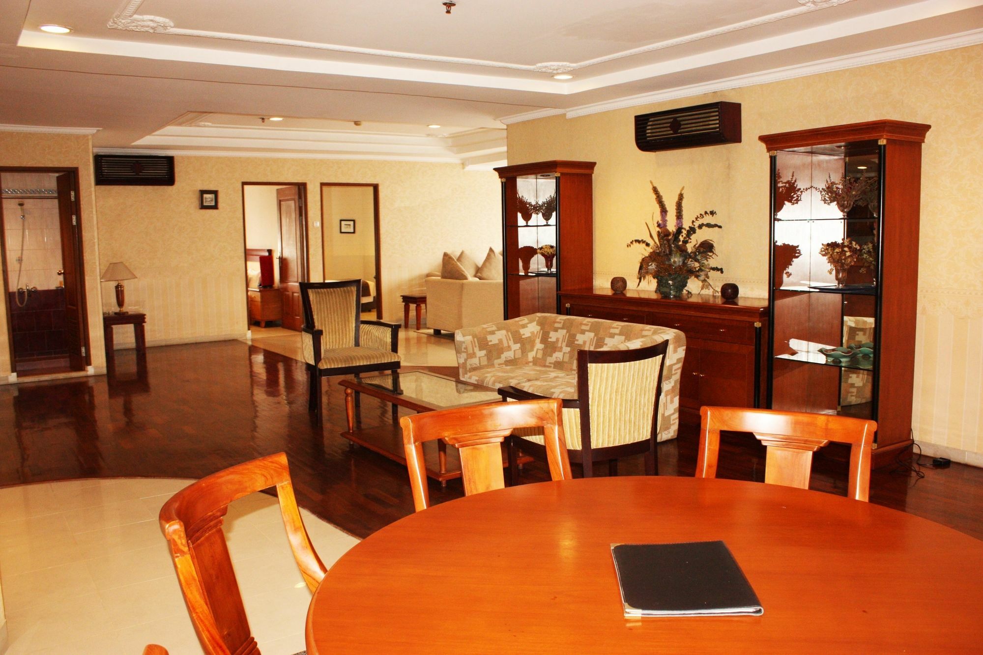 Travellers Suites Serviced Apartments Медан Экстерьер фото